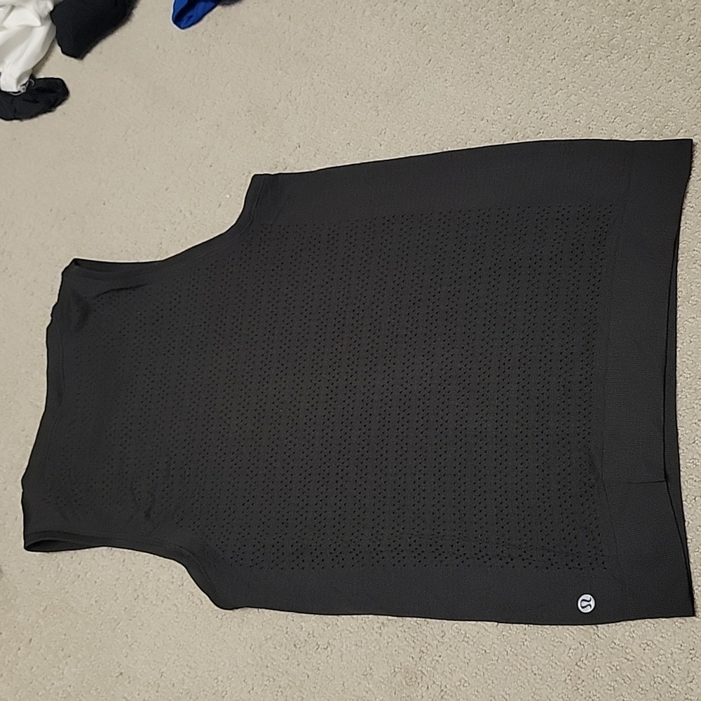 Lululemon breeze by black muscle tank size 2